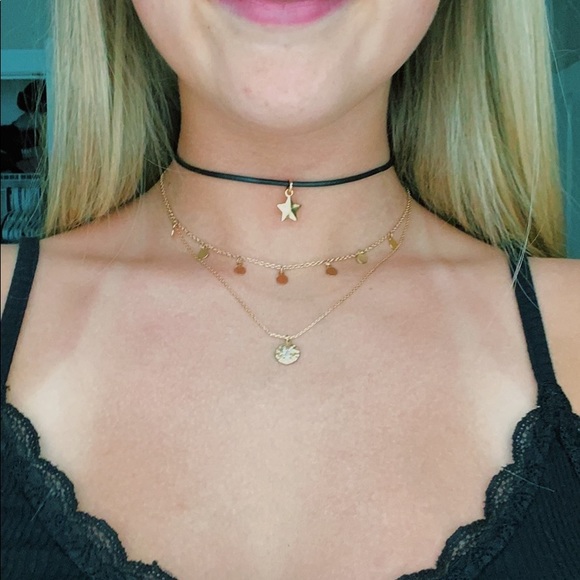 Brandy Melville Jewelry - Gold star choker